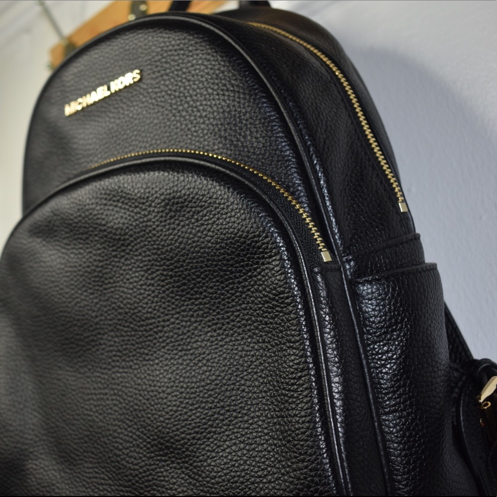 Michael Kors backpack on black pebbled leather - Picture 2 of 3